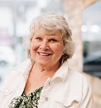 Carine Nind reçoit un prix lié au logement