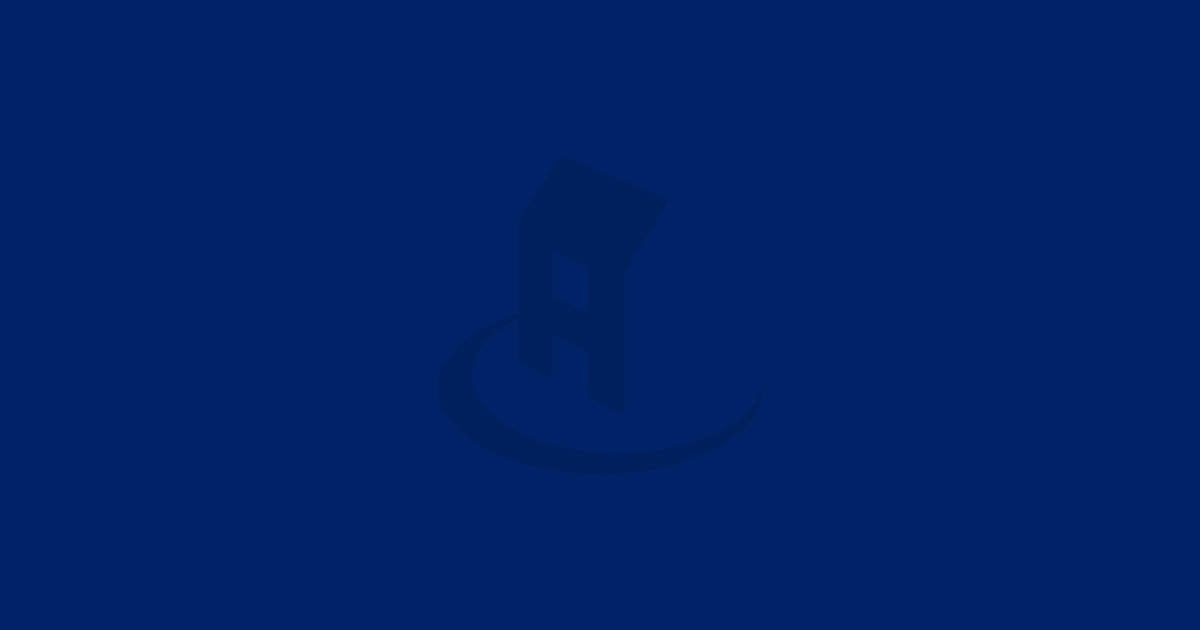 Un fond bleu foncé présente une icône de maison minimaliste avec une ligne courbe en dessous, le tout dans une teinte bleue légèrement plus claire - parfaite pour représenter l'image de marque des coopératives d'habitation ou de la FHCC.